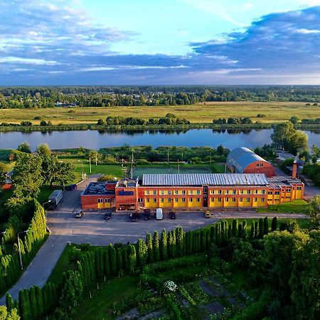 Riverside Motel Елгава Экстерьер фото