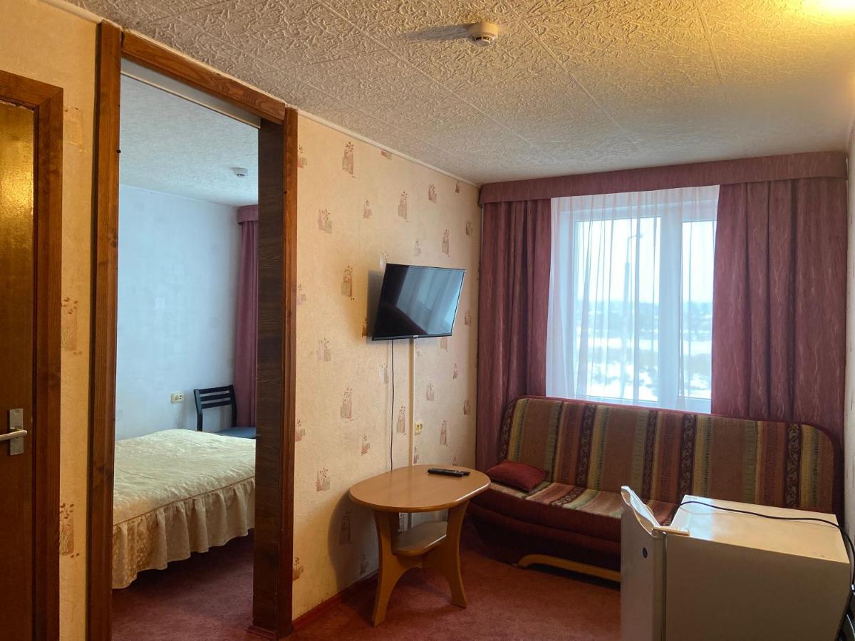 Riverside Motel Елгава Экстерьер фото