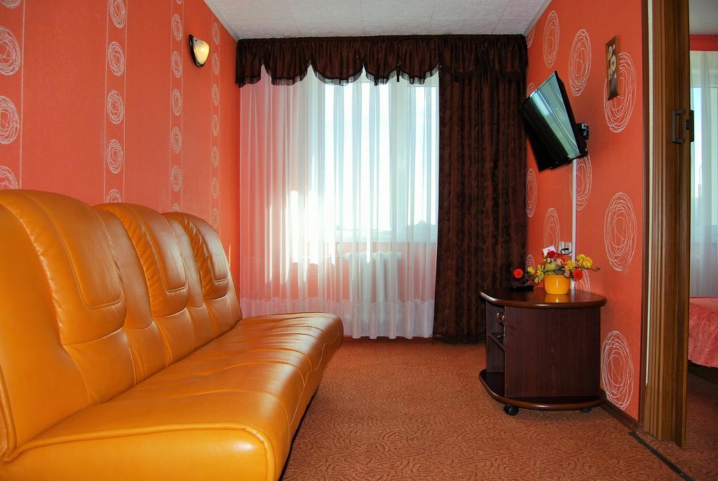 Riverside Motel Елгава Номер фото