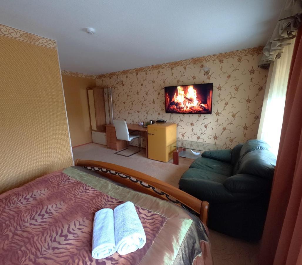 Riverside Motel Елгава Экстерьер фото