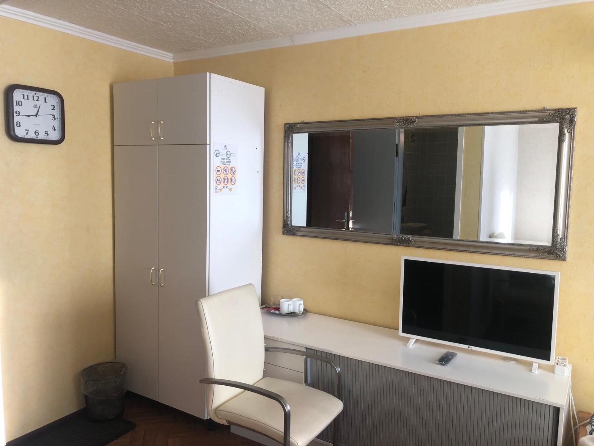Riverside Motel Елгава Экстерьер фото