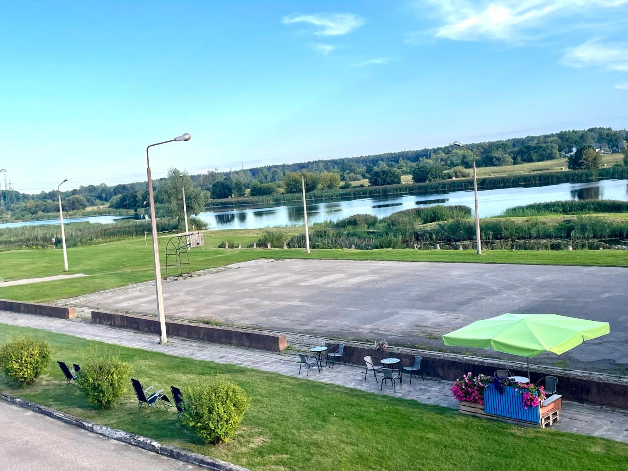 Riverside Motel Елгава Экстерьер фото